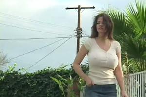 性盈盈俱乐部电影院入口处